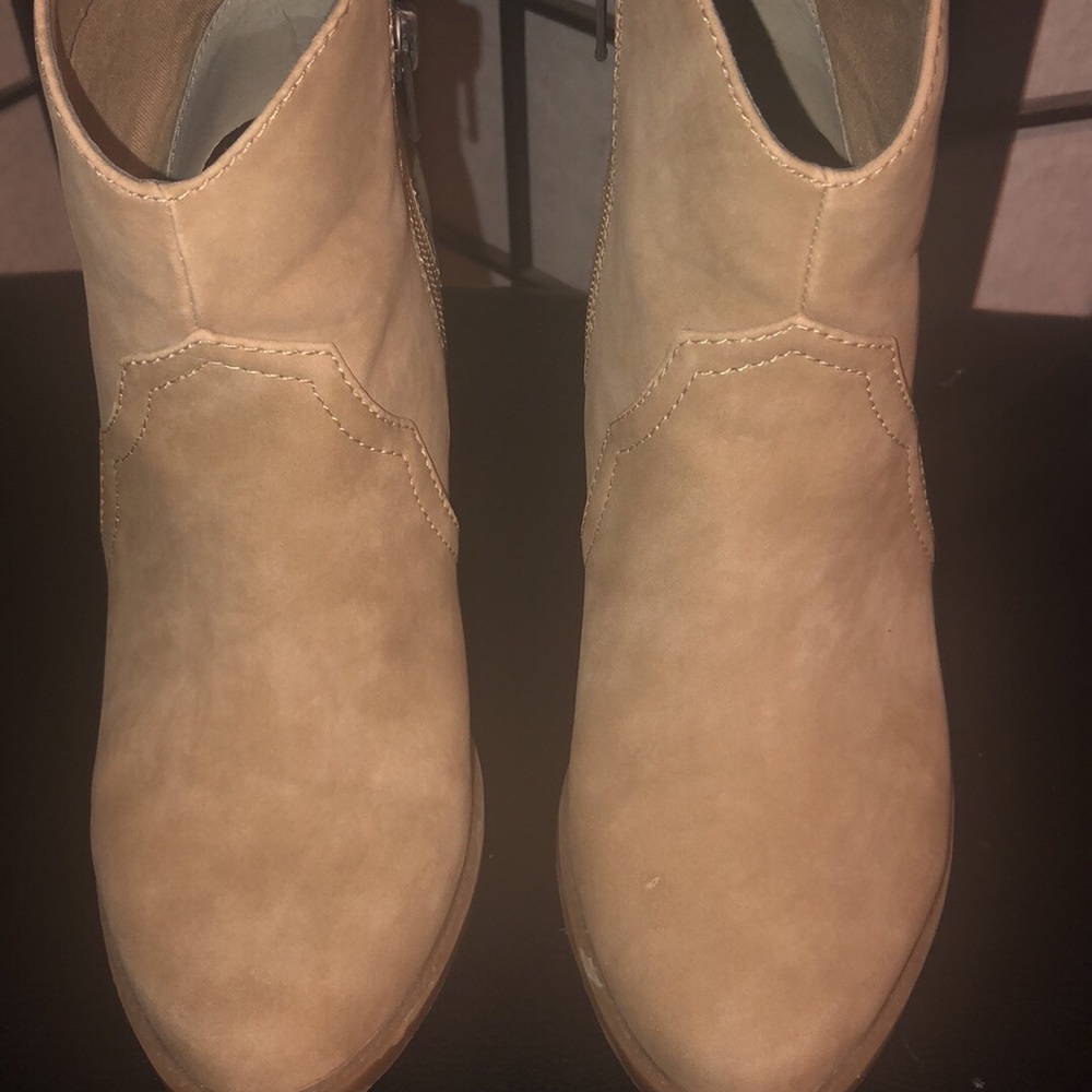 👢tan booties👢 - Picture 3 of 5